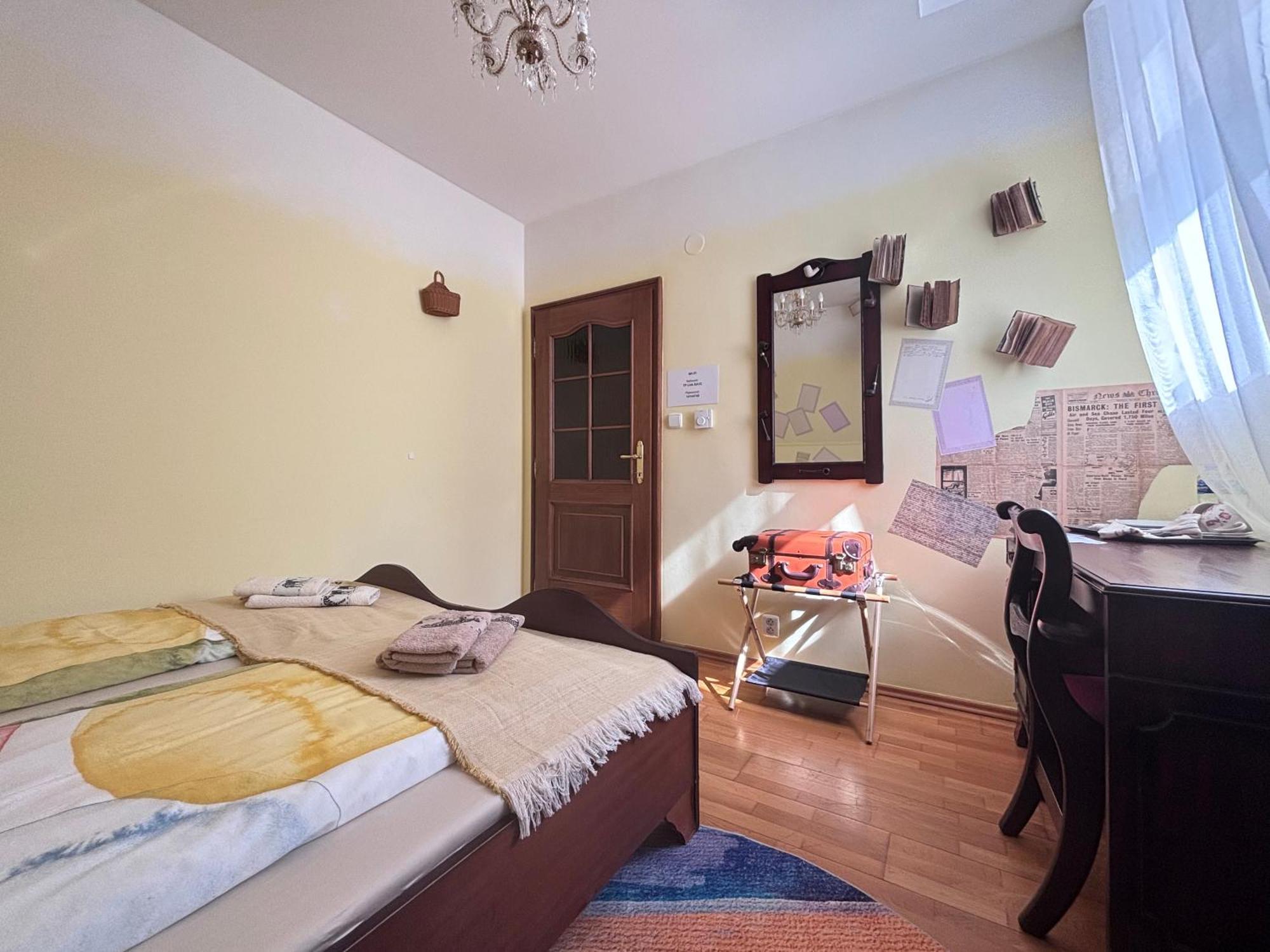 קרלובי וארי Poet'S Theme Room, Free Parking מראה חיצוני תמונה