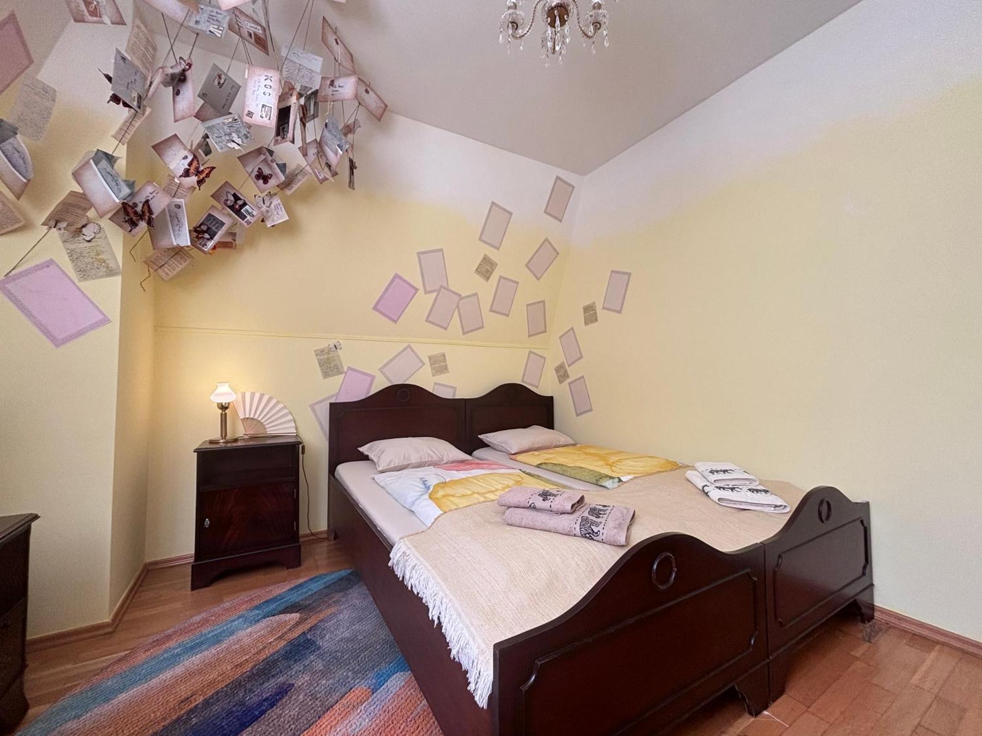קרלובי וארי Poet'S Theme Room, Free Parking מראה חיצוני תמונה