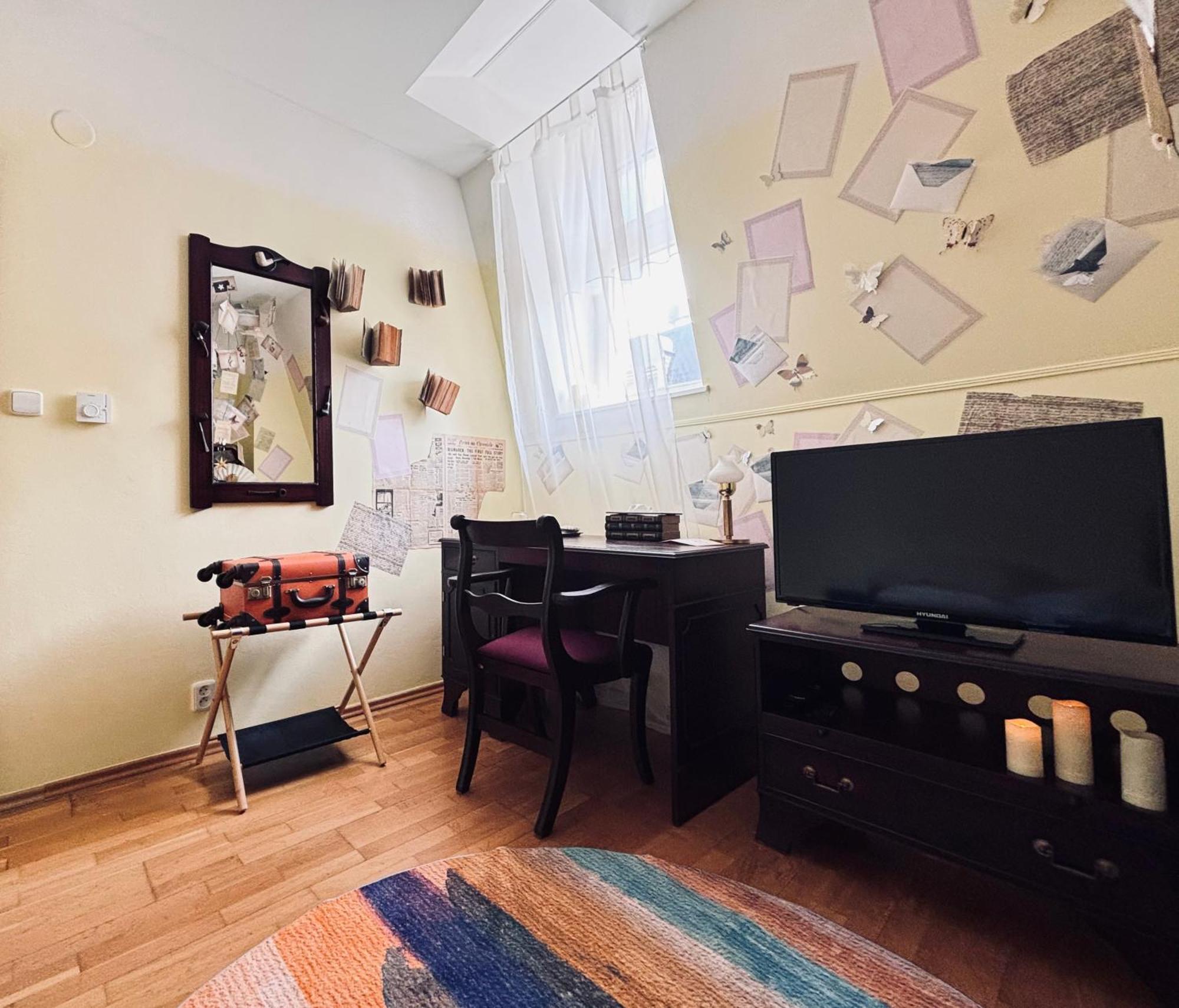 קרלובי וארי Poet'S Theme Room, Free Parking מראה חיצוני תמונה
